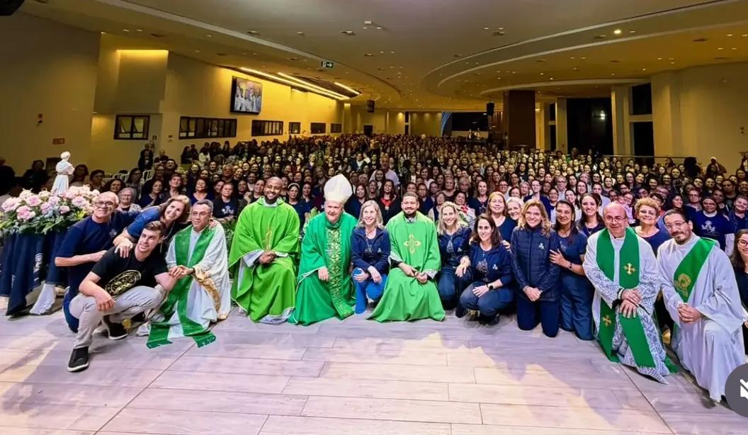 Dia das Mães que Oram pelos Filhos
