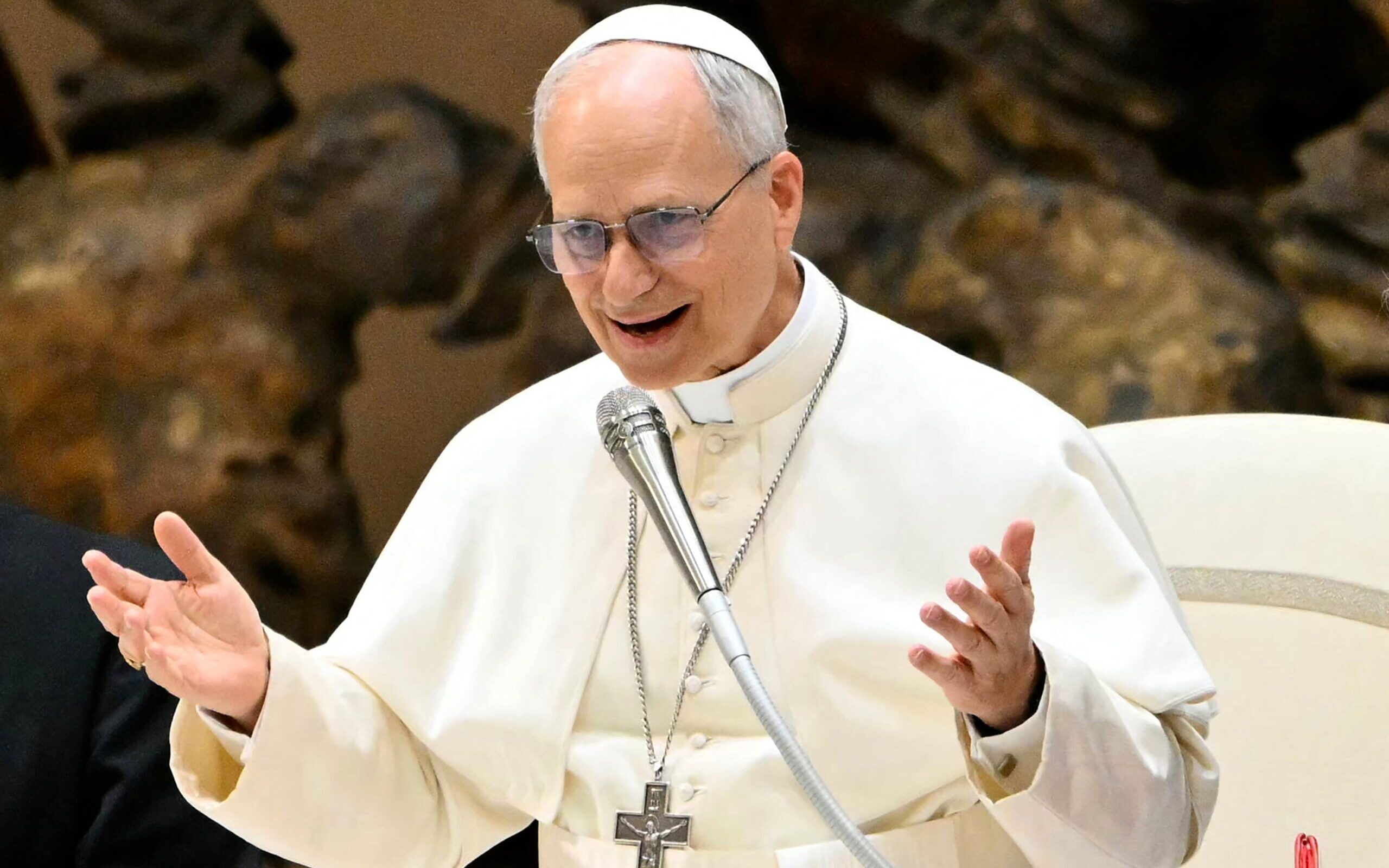 O Papa: comunicar com "um novo olhar" e atenção na era do "caça-cliques"